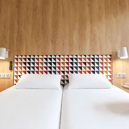 Ibis Styles Centre Historique Hotel 3*